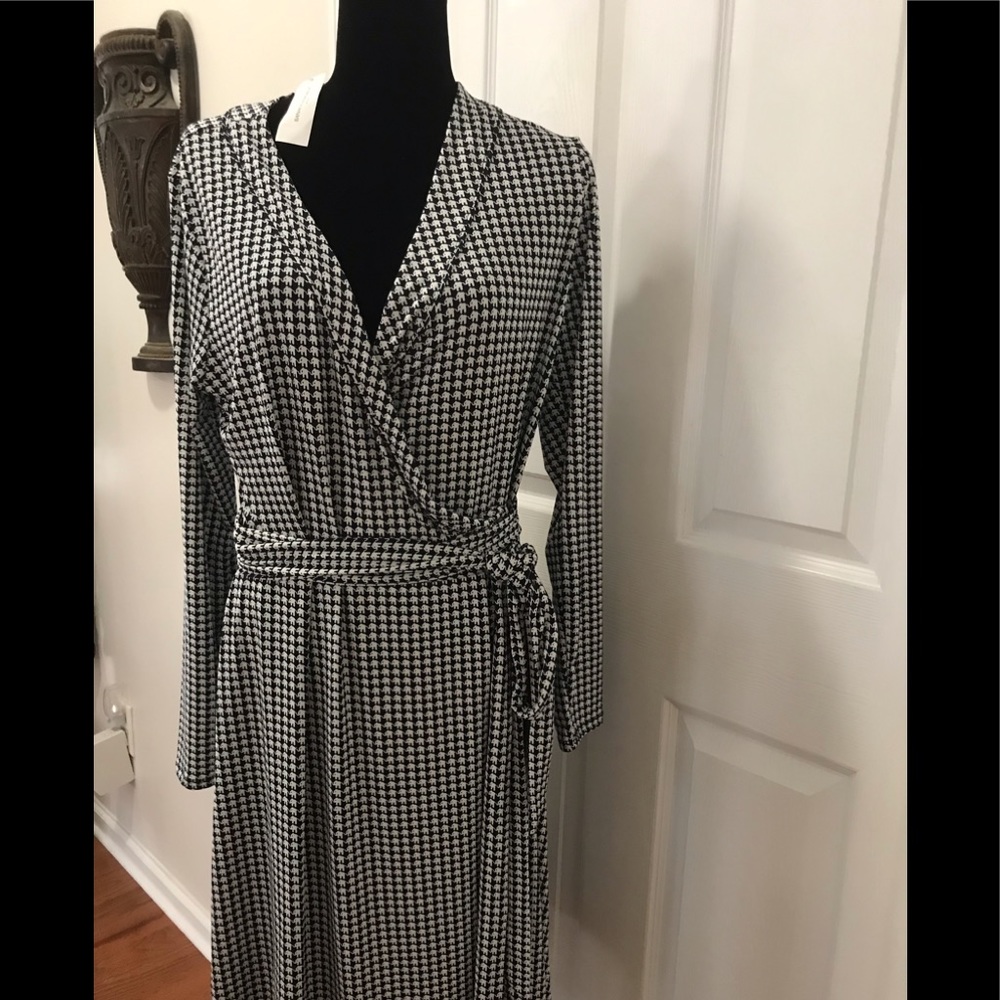 NWT Banana Republic wrap dress...in a cute print